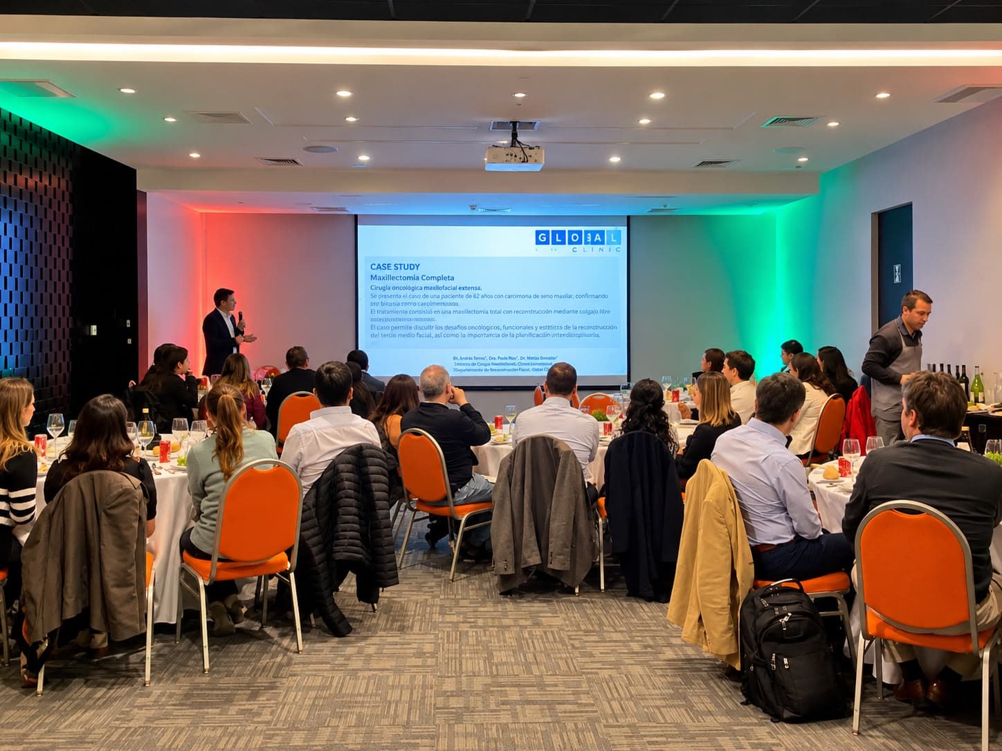 Profesionales participando en una jornada de formación continua de Global Clinic